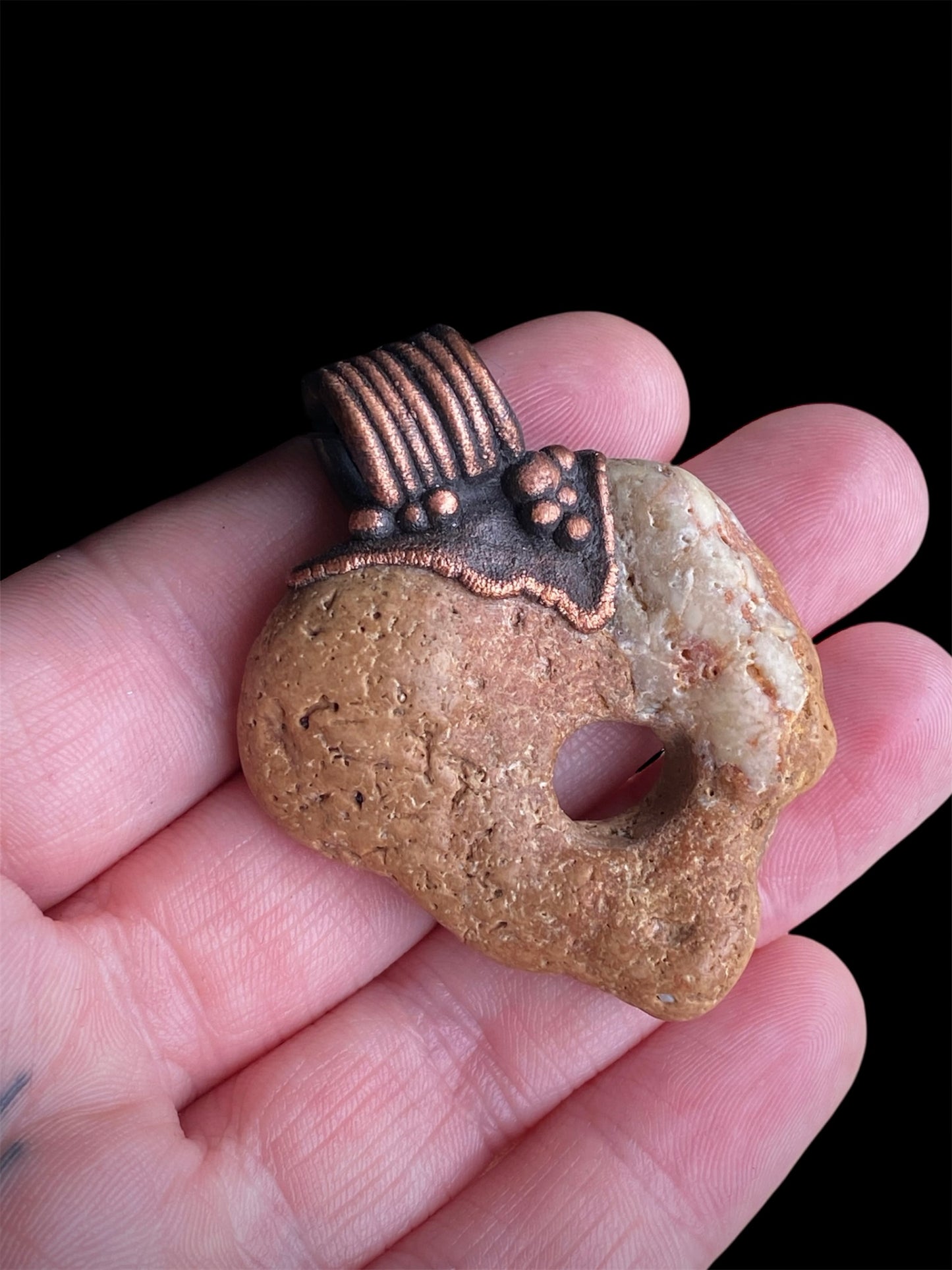 𝐻𝑎𝑔𝑠𝑡𝑜𝑛𝑒 𝑁𝑒𝑐𝑘𝑙𝑎𝑐𝑒 𝐵𝑢𝑙𝑔𝑎𝑟𝑖𝑎𝑛