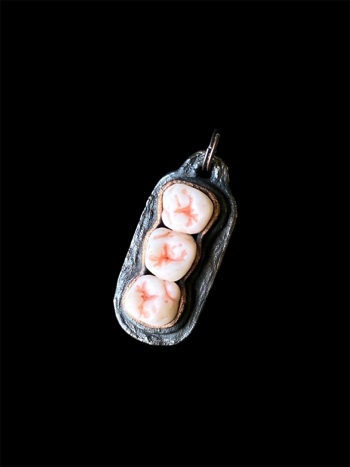 𝐶𝑎𝑠𝑡 𝑀𝑜𝑙𝑎𝑟 𝑇𝑟𝑖𝑝𝑙𝑒𝑡 𝑁𝑒𝑐𝑘𝑙𝑎𝑐𝑒