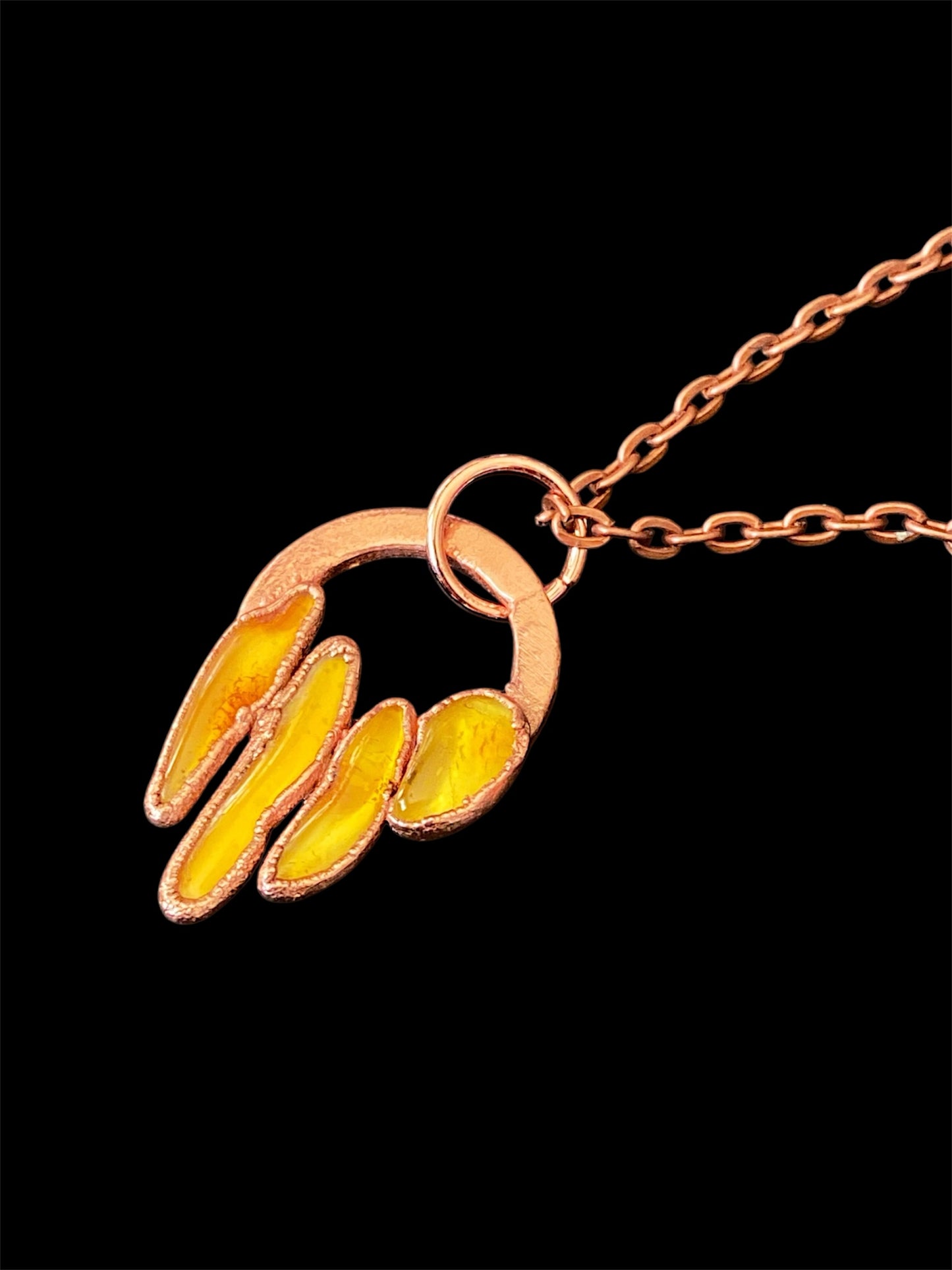 𝐴𝑚𝑏𝑒𝑟 𝑁𝑒𝑐𝑘𝑙𝑎𝑐𝑒