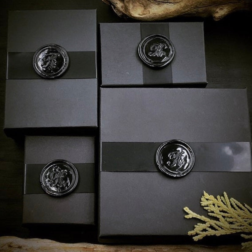 𝑆ℎ𝑖𝑒𝑙𝑑 𝑁𝑒𝑐𝑘𝑙𝑎𝑐𝑒 𝐿𝑎𝑟𝑔𝑒 𝐿𝑎𝑏𝑟𝑎𝑑𝑜𝑟𝑖𝑡𝑒