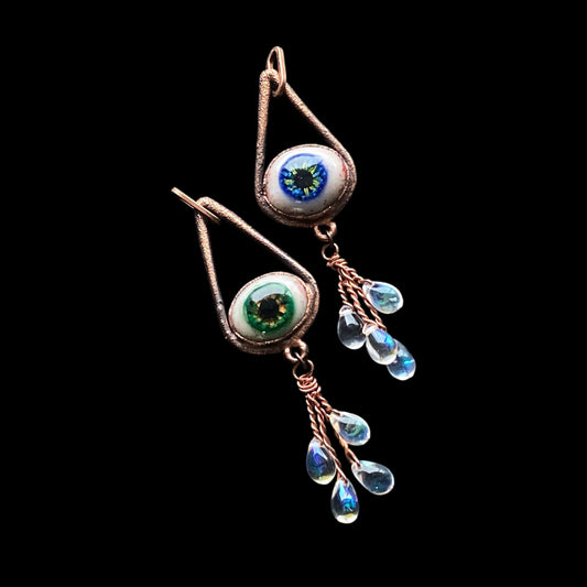 𝐶𝑟𝑦𝑖𝑛𝑔 𝐸𝑦𝑒 𝑃𝑒𝑛𝑑𝑎𝑛𝑡 𝑁𝑒𝑐𝑘𝑙𝑎𝑐𝑒