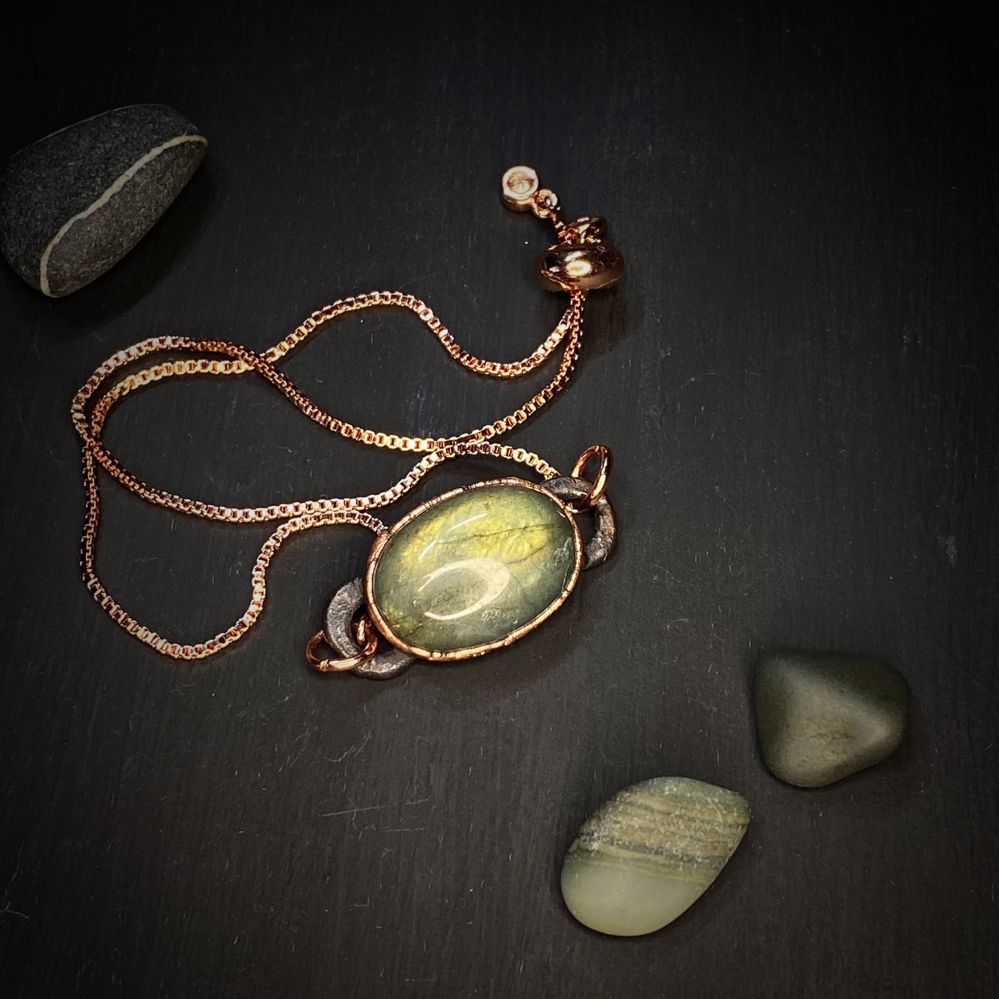 𝐿𝑎𝑏𝑟𝑎𝑑𝑜𝑟𝑖𝑡𝑒 𝐵𝑟𝑎𝑐𝑒𝑙𝑒𝑡