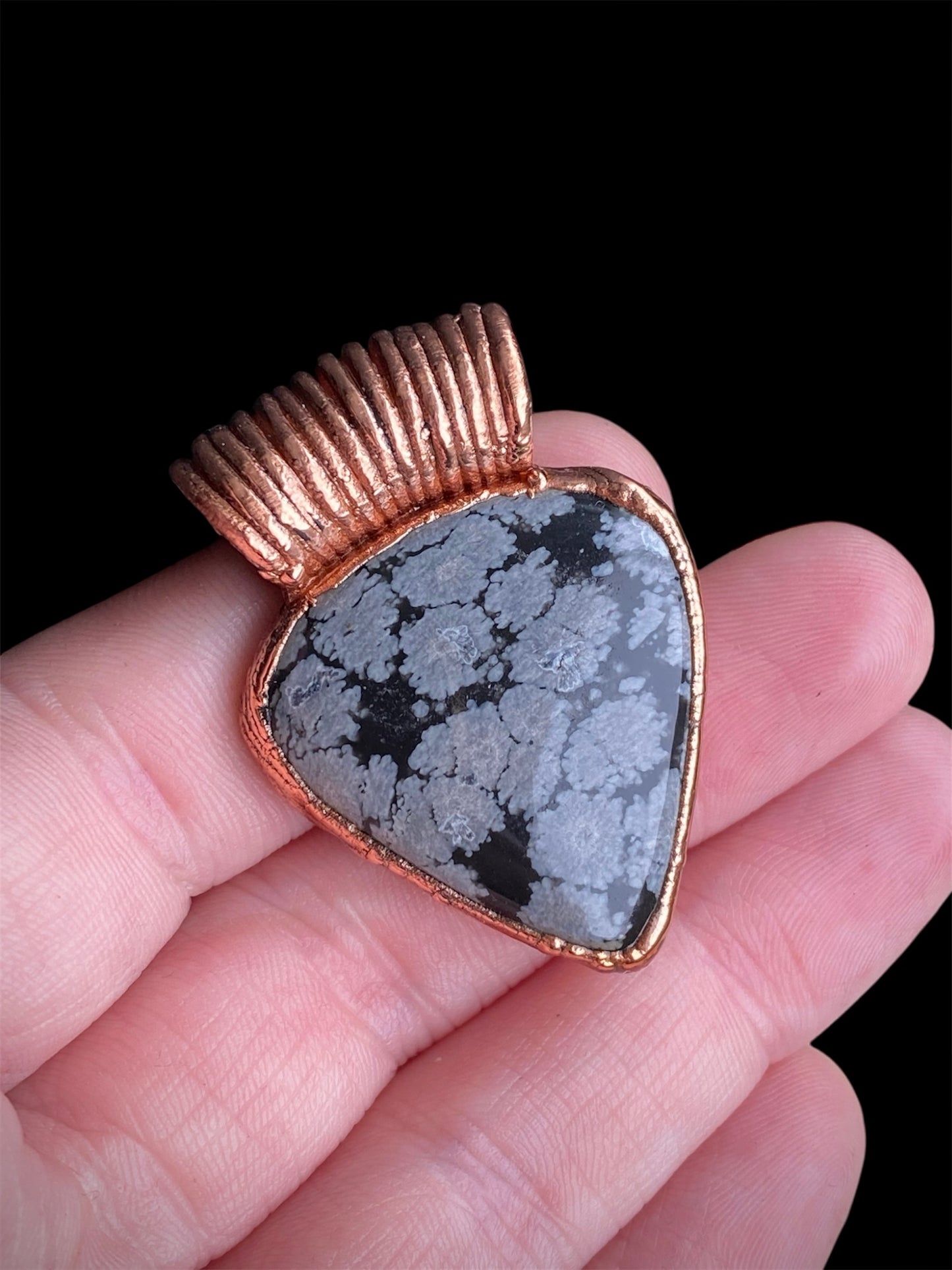 𝑆𝑛𝑜𝑤𝑓𝑙𝑎𝑘𝑒 𝑂𝑏𝑠𝑖𝑑𝑖𝑎𝑛 𝑁𝑒𝑐𝑘𝑙𝑎𝑐𝑒