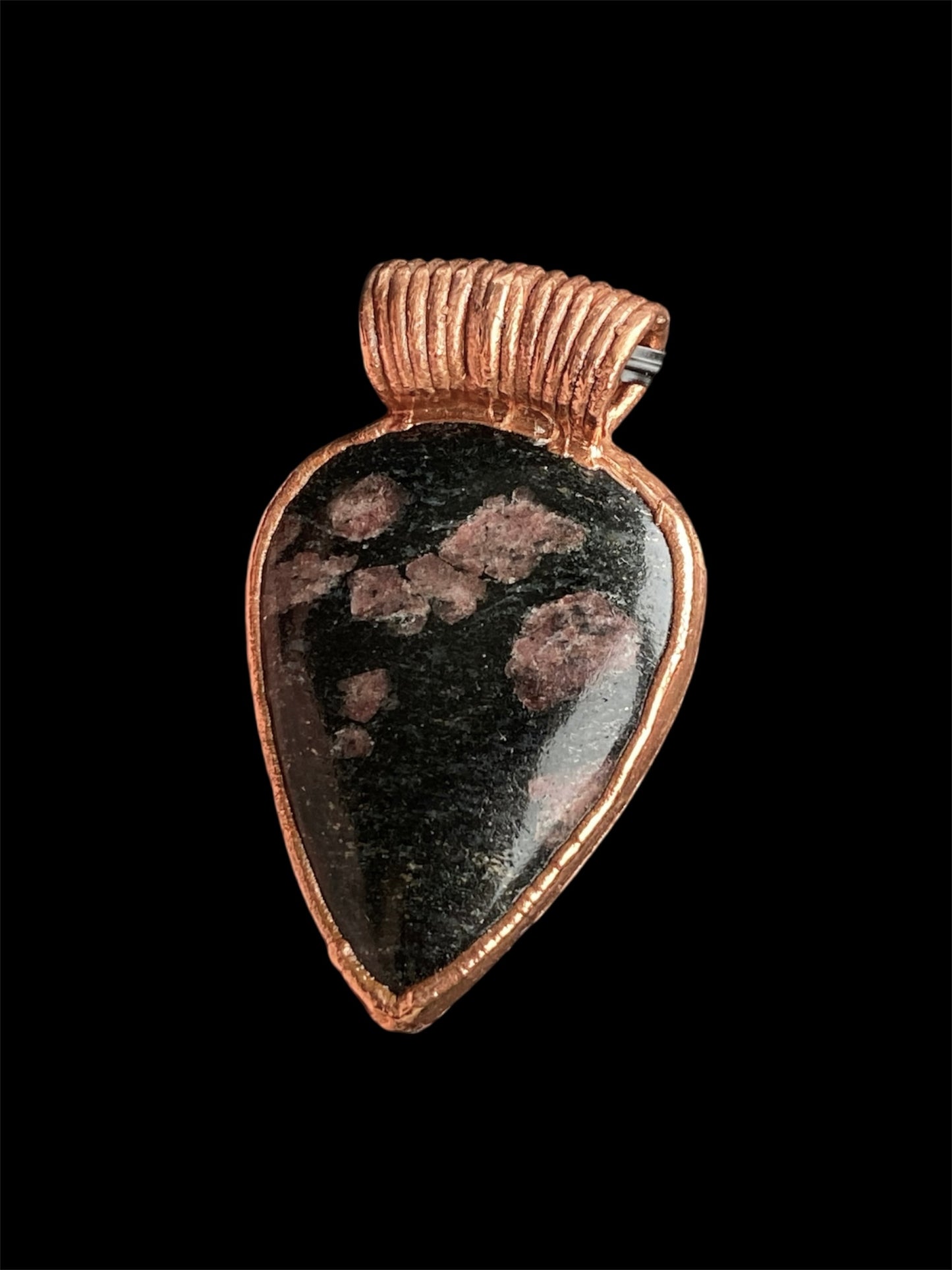 𝑅𝑢𝑏𝑦 𝐹𝑎𝑙𝑙 𝑃𝑒𝑛𝑑𝑎𝑛𝑡 𝑁𝑒𝑐𝑘𝑙𝑎𝑐𝑒